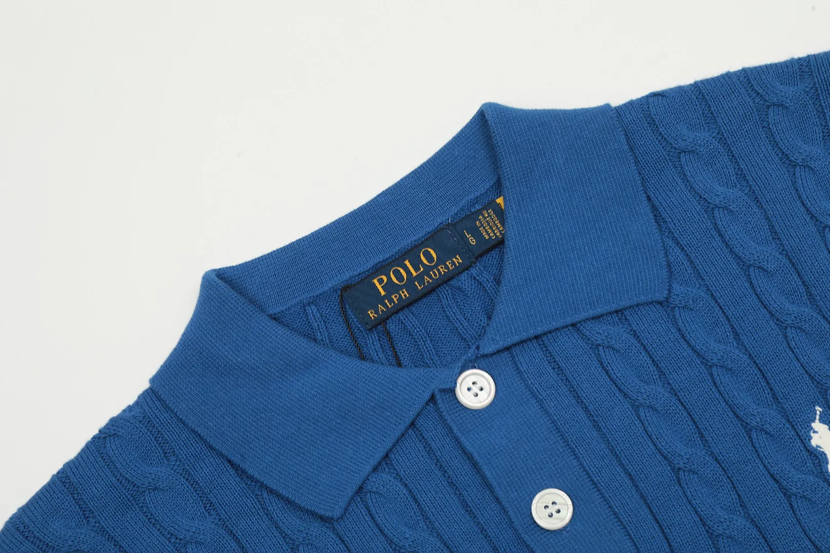 🅿️176 "Top quality" Style number: DS022# (not off the shelves all year round) [Ralph Lauren POLO lapel solid color pony embroidered logo knitted short sleeves] ✅Ralph Lauren Ralph Lauren classic basic versatile all-season cardigan knitted short sleeves ✅Main supplier platform live broadcast Wholesale entities Replenish when out of stock Not off the shelves ✅ZP quality 1:1 version Scan the code to enter the GF website Counter quality ✅Details and quality are the only one in Guangzhou. Imported quality cotton yarn focuses on high-end and cost-effective. Needless to say good quality. ✅The version is restored to the original order. The maximum size can be worn up to 160 pounds. Loose, comfortable and stress-free.